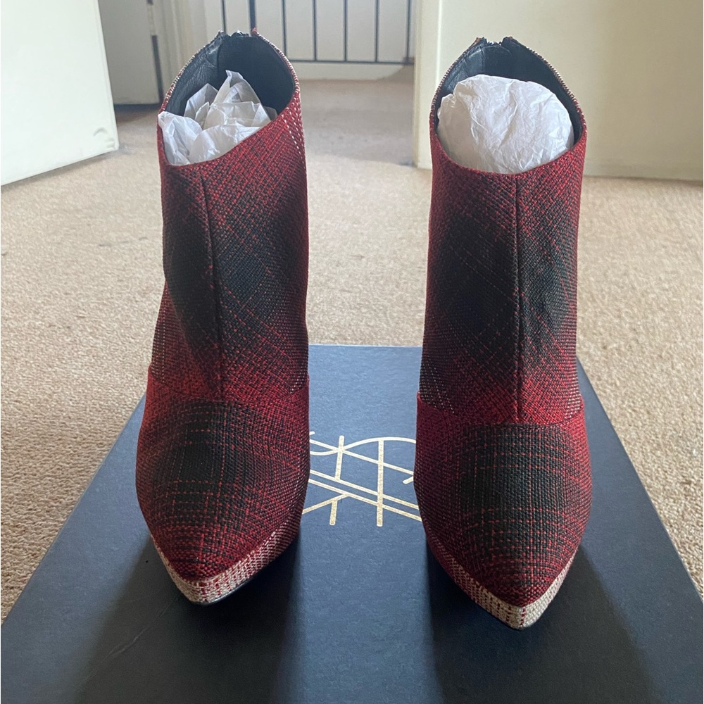 Ankle bootie by the brand YES size 9 plaid with a metal wrapped heel